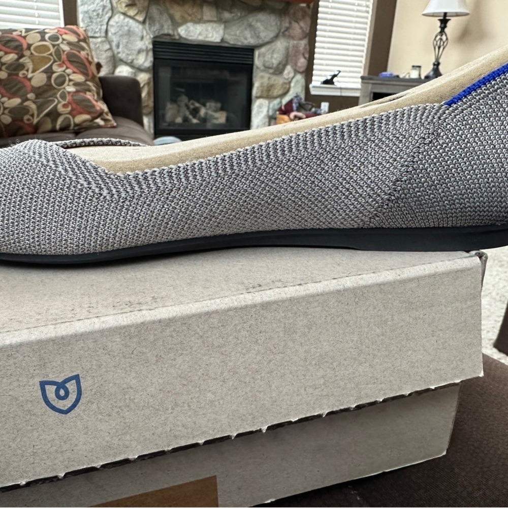 New shoes never worn to big. Ordered wrong size.